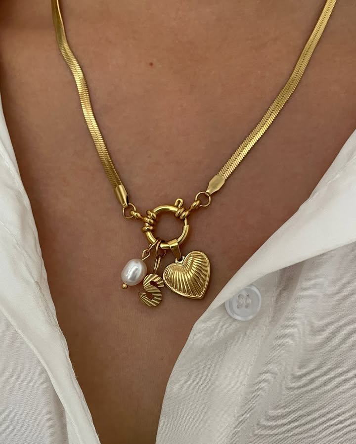 Amoene Accessories — ნამუშევარი